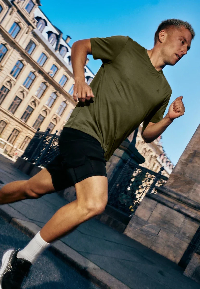 MOMENTUM RUNNING T-SHIRT - Image 20