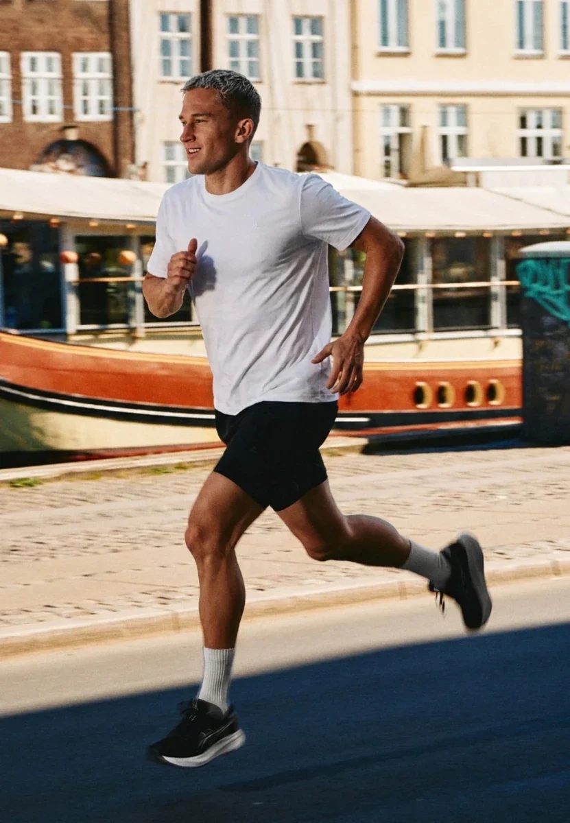 MOMENTUM RUNNING T-SHIRT - Image 25